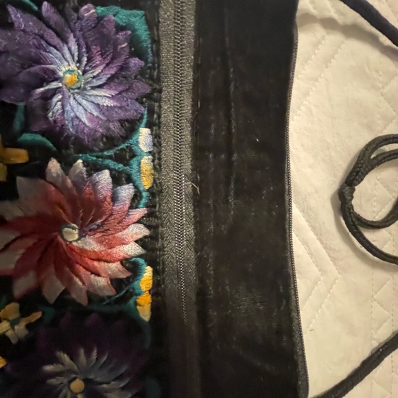 Floral Embroidered Black Velvet Crossbody Bag - Picture 5 of 7
